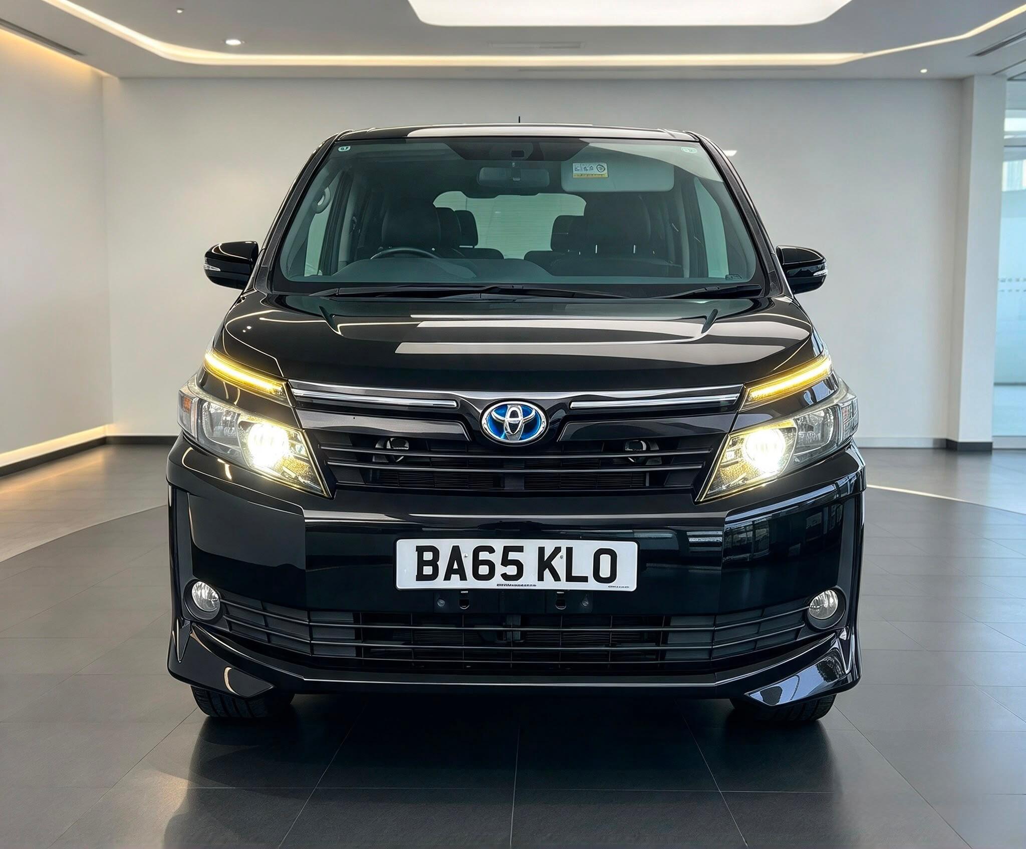 Toyota Voxy - 1.8 Hybrid VVhT 5dr 7 Seats Image